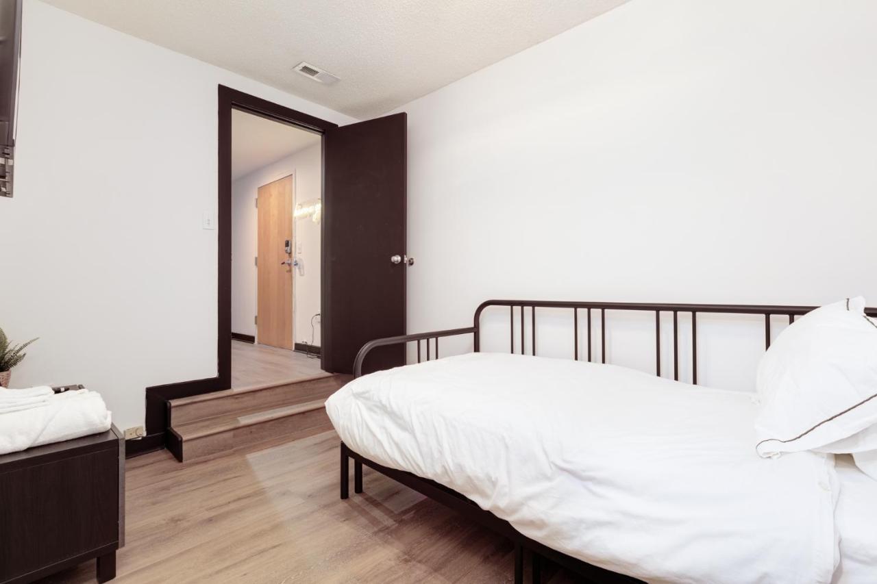 Entire Condo In Downtown Winston Ngoại thất bức ảnh