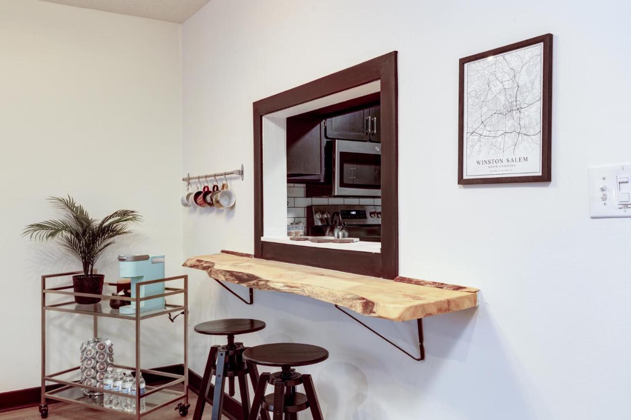 Entire Condo In Downtown Winston Ngoại thất bức ảnh