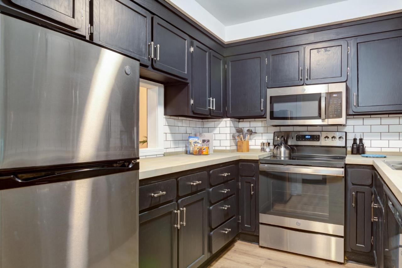 Entire Condo In Downtown Winston Ngoại thất bức ảnh