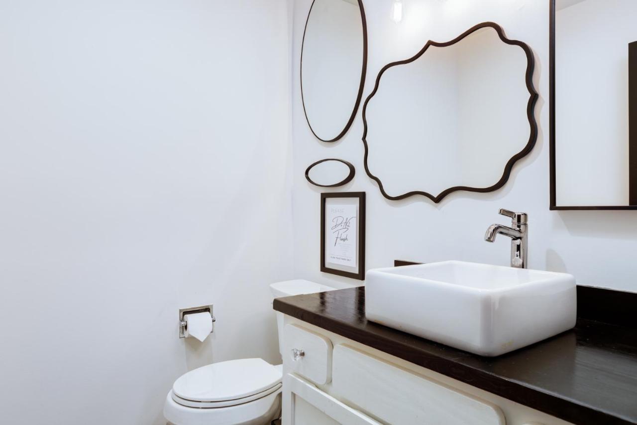 Entire Condo In Downtown Winston Ngoại thất bức ảnh